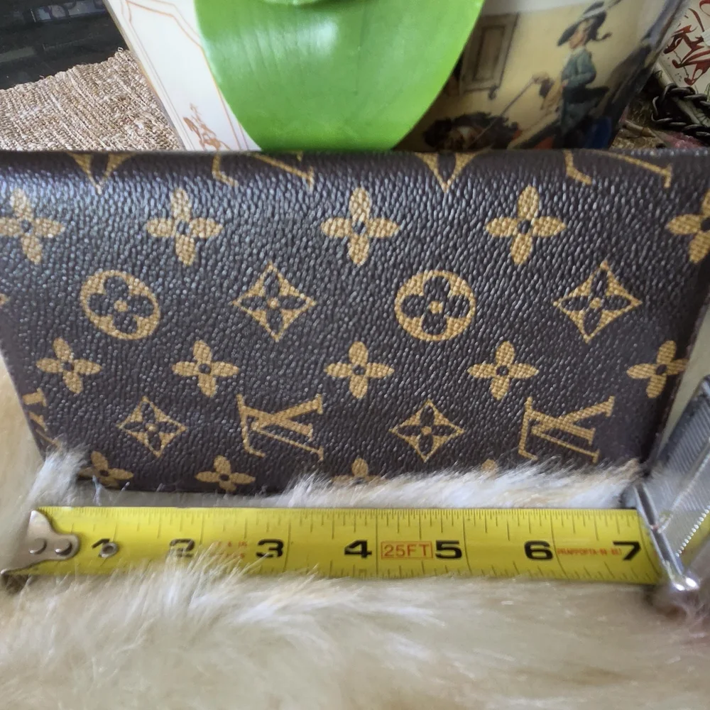 Designer-Inspired Brown Monogram Cardholder with Gold Chain - Picture 5 of 6